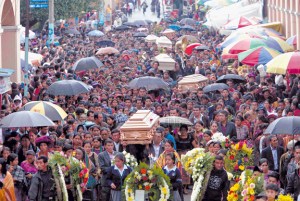 EL TERROR VUELVE A UN PUEBLO DE GUATEMALA DIVIDIDO POR UNA CEMENTERA